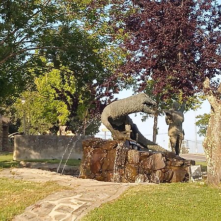 Apartamento Turistico El Esquilon Calzadilla المظهر الخارجي الصورة